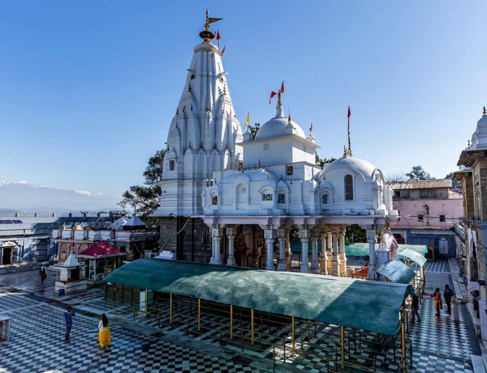 वज्रेश्वरी मंदिर में उमड़ी आस्था, 4500 श्रद्धालु पहुंचे