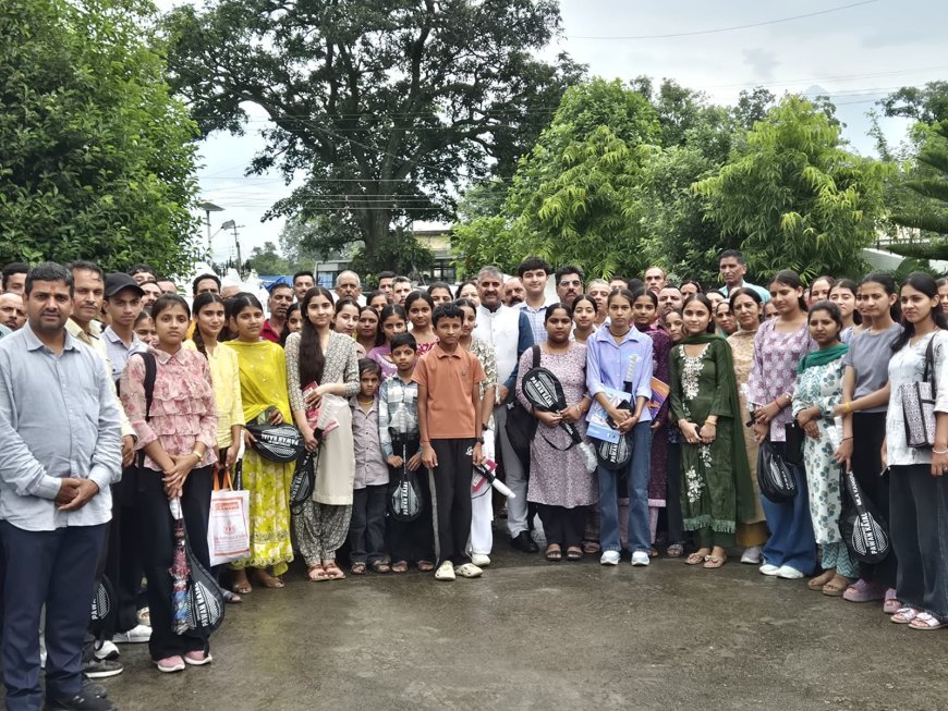 कांगड़ा विधानसभा के विधायक पवन काजल ने 174 मेधावी छात्रों को किया सम्मानित