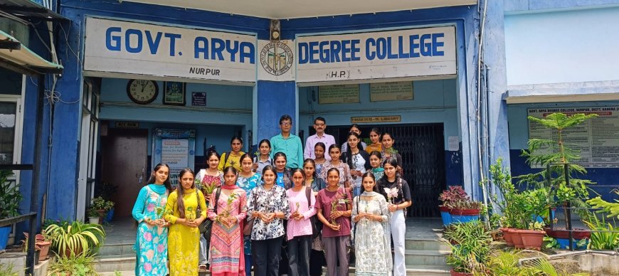 आर्य कॉलेज में वन महोत्सव के उपलक्ष्य पर किया पौधारोपण