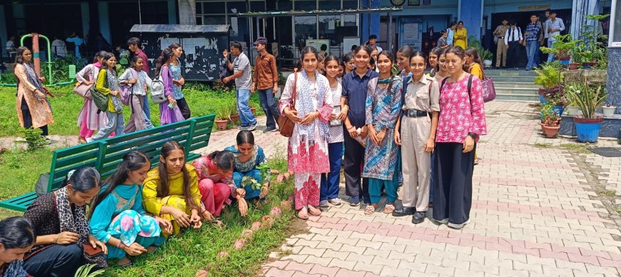 आर्य कॉलेज में वन महोत्सव के उपलक्ष्य पर किया पौधारोपण