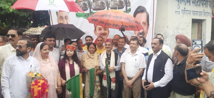 कांगड़ा से दौड़ीं 5 इलेक्ट्रिक बसें, अजय वर्मा ने दिखाई हरी झंडी