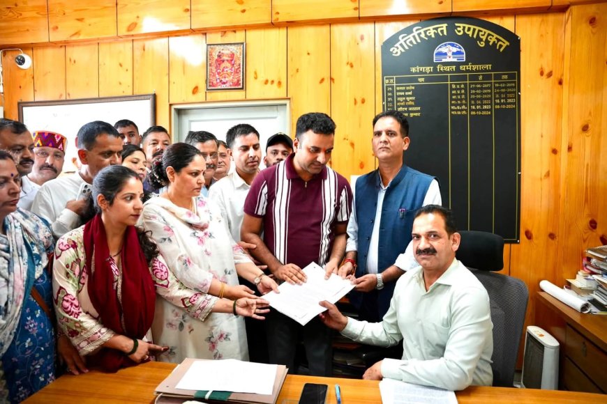 सुधीर शर्मा के समर्थन में धर्मशाला में प्रदर्शन, भाजपा ने एफआईआर की निष्पक्ष जांच की मांग उठाई