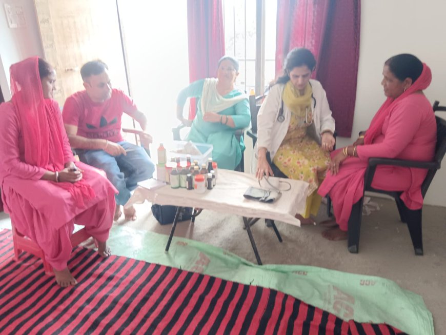 चांद्रोट में आयुष स्वास्थ्य शिविर, 52 लोग लाभान्वित