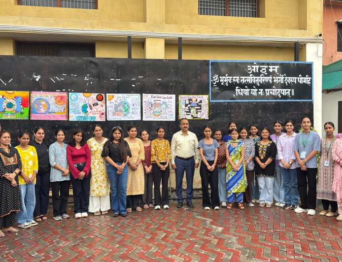 एमसीएम डीएवी कॉलेज कांगड़ा में पोस्टर प्रतियोगिता का किया आयोजन