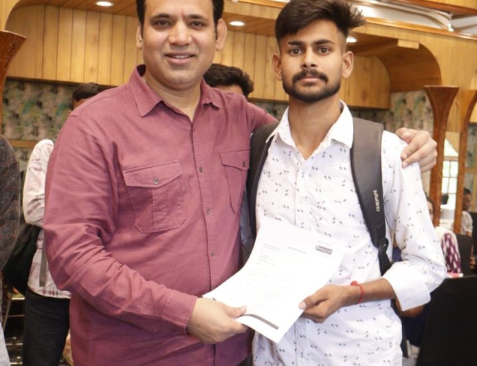 आईटीआई दौलतपुर के चयनित युवाओं को पर्यटन निगम अध्यक्ष आर.एस. बाली ने सौंपे नियुक्ति पत्र