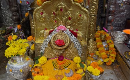 मां बज्रेश्वरी मंदिर में उमड़ी श्रद्धालुओं की भीड़, छठे नवरात्रे पर 6700 भक्तों ने किए दर्शन