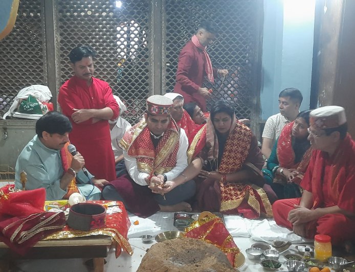 बज्रेश्वरी मंदिर कांगड़ा में शारदीय नवरात्रों का शुभारंभ, मां शतचंडी यज्ञ शुरू