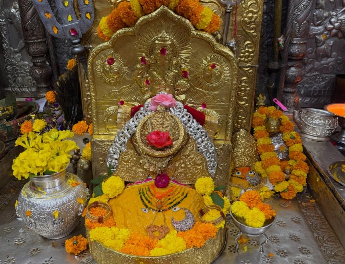 मां बज्रेश्वरी मंदिर में उमड़ी श्रद्धालुओं की भीड़, छठे नवरात्रे पर 6700 भक्तों ने किए दर्शन
