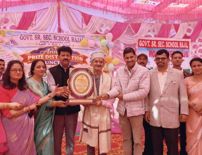 राजल स्कूल में मनाया वार्षिक समारोह, मेधावी विद्यार्थियों को किया सम्मानित