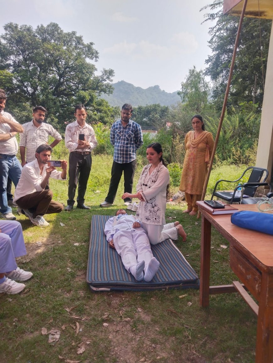 पुराना कांगड़ा में बिजली कर्मचारियों और जनता को सुरक्षा व CPR की दी ट्रेनिंग