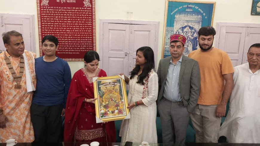 कांगड़ा बज्रेश्वरी मंदिर में उमड़ी भीड़, जया किशोरी ने किए दर्शन