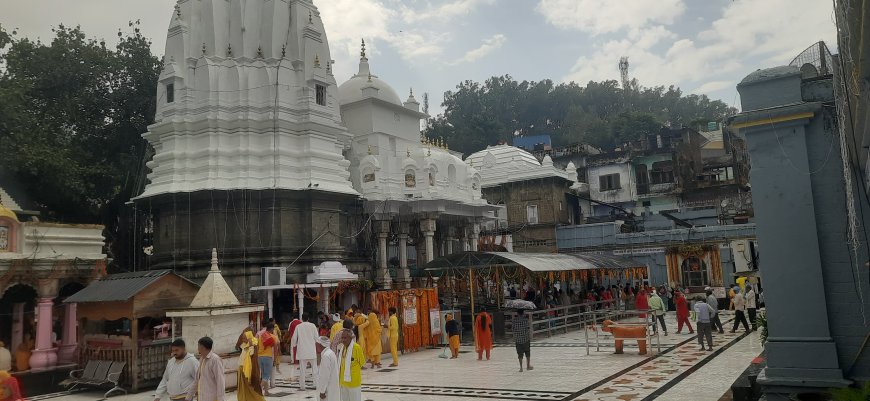 बज्रेश्वरी मंदिर में पांचवें नवरात्रे पर 6200 श्रद्धालुओं ने किए दर्शन