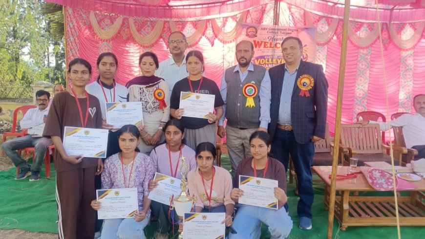 तकीपुर कॉलेज में वॉलीबॉल चैंपियनशिप, लड़के और लड़कियों के वर्ग में मेजबान टीम ने जीते खिताब