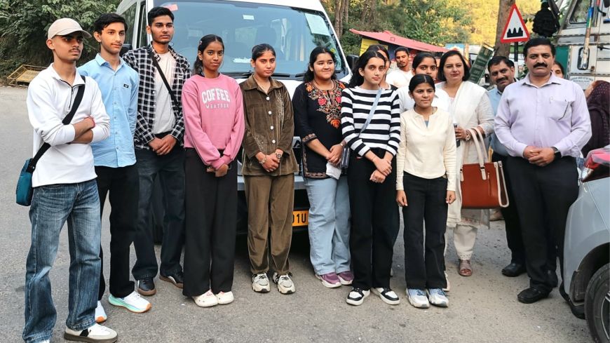 हमीरपुर के 12 विद्यार्थियों ने किया मुंबई का शैक्षणिक भ्रमण